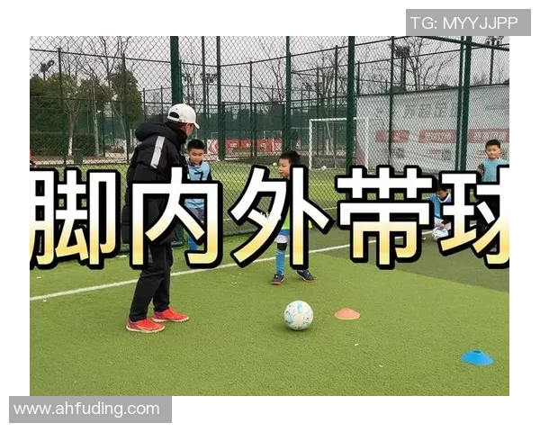 足球场上的意外失误足球脚滑背后的原因与应对策略解析