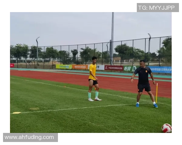 足球踢空了的背后故事揭示了运动员心理与技术训练的重要性